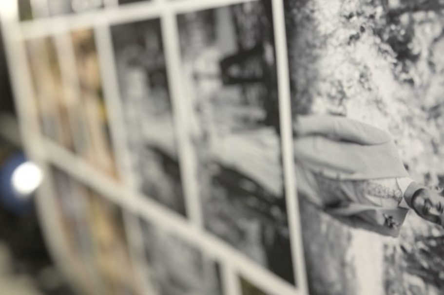 Impresión y diseño de papelería en Miraflores de la sierra Folleto de servicios de ingeniería con códigos QR y contactos. Diseño moderno y atractivo.