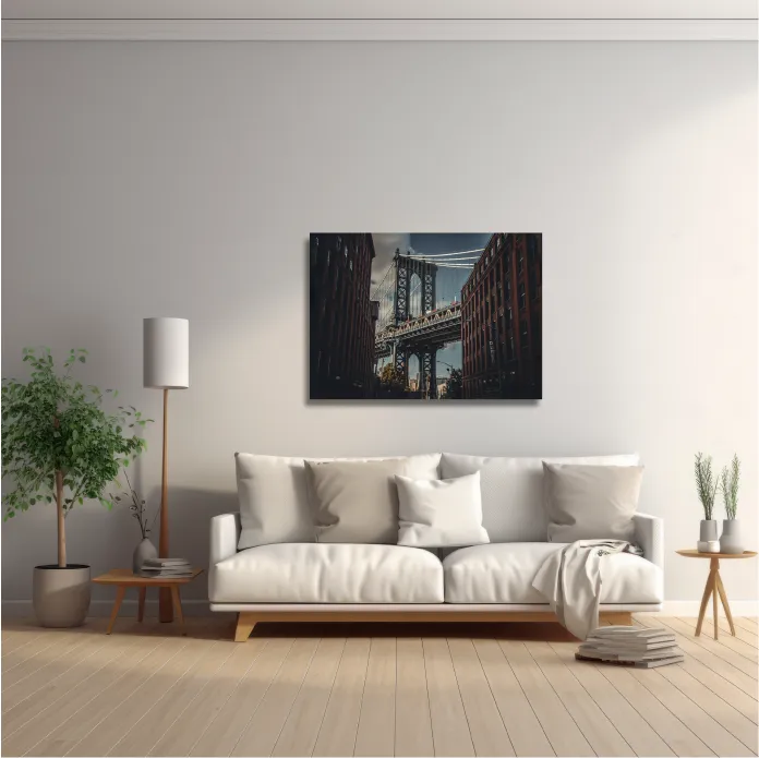 Sala de estar moderna con sofá, planta, lámpara y cuadro de un puente sobre edificios.